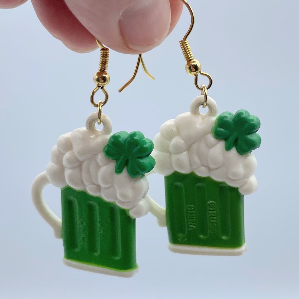 Vtg St. Patrick's Day Dangle Earrings Mug Green Beer Shamrock Teacher Party Russ